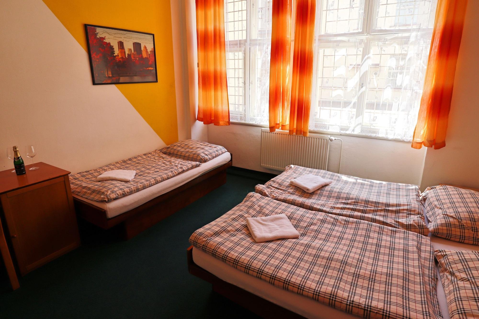 A Plus Hostel - Centrum Prague Ngoại thất bức ảnh